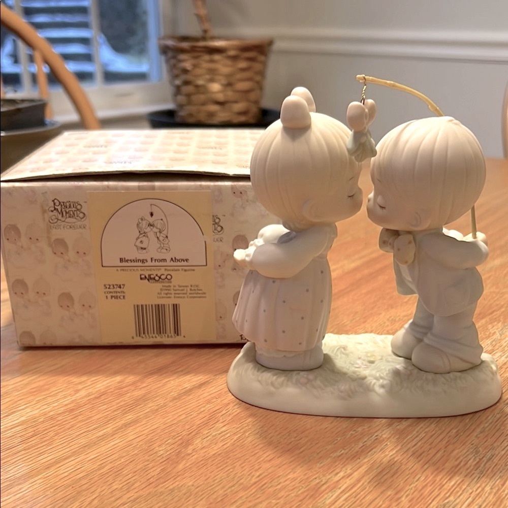 Precious Moments Figurine - Blessings From Above 523747